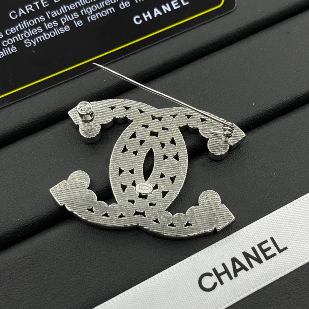Chanel style brooches - product photo 5