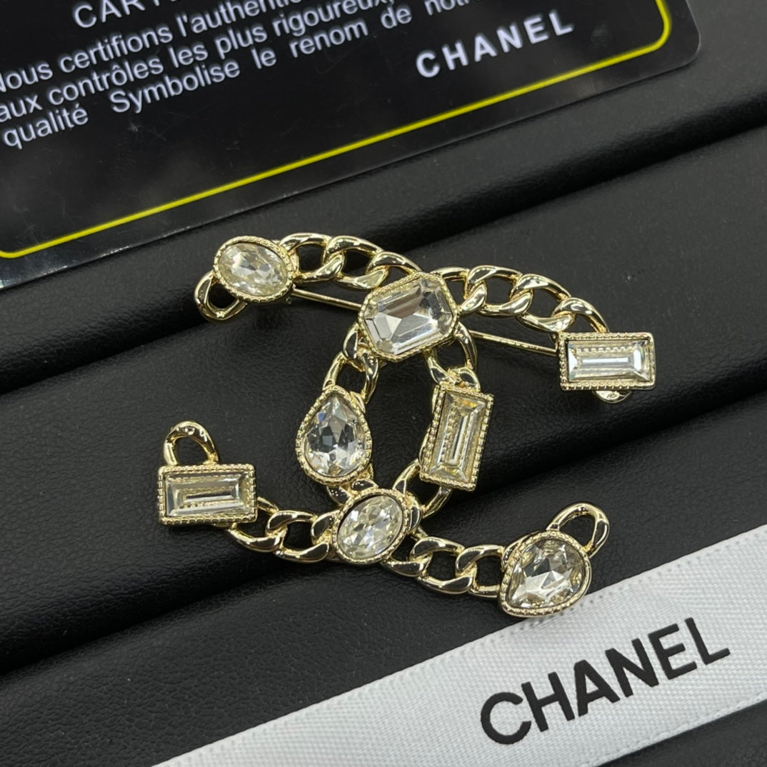 Chanel style brooches - product photo 2