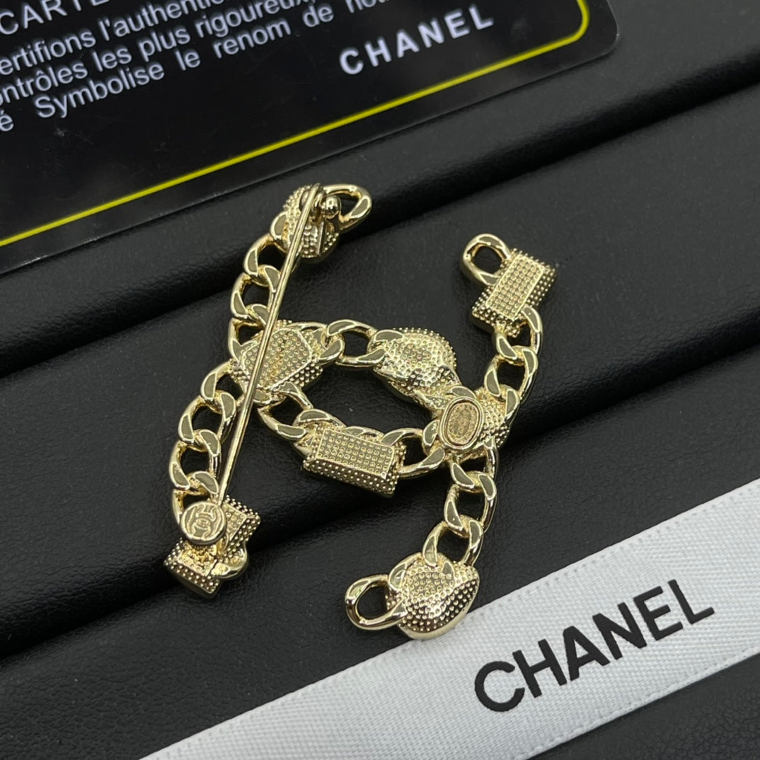 Chanel style brooches - product photo 6