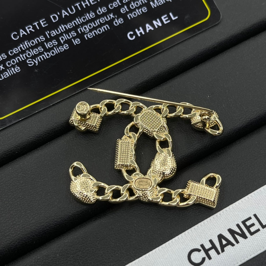 Chanel style brooches - product photo 5
