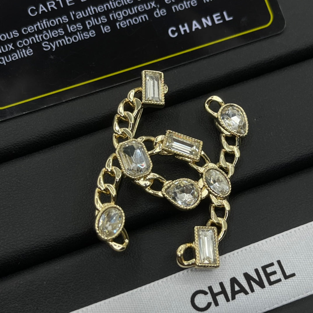 Chanel style brooches - product photo 3