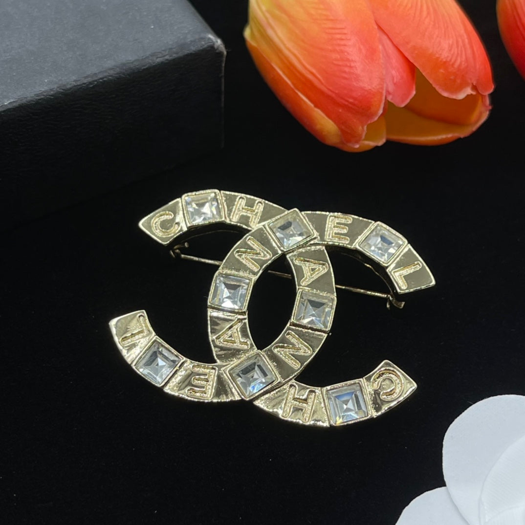Chanel style brooches - product photo 2