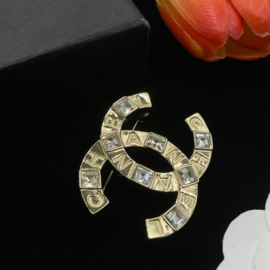 Chanel style brooches - product photo 3