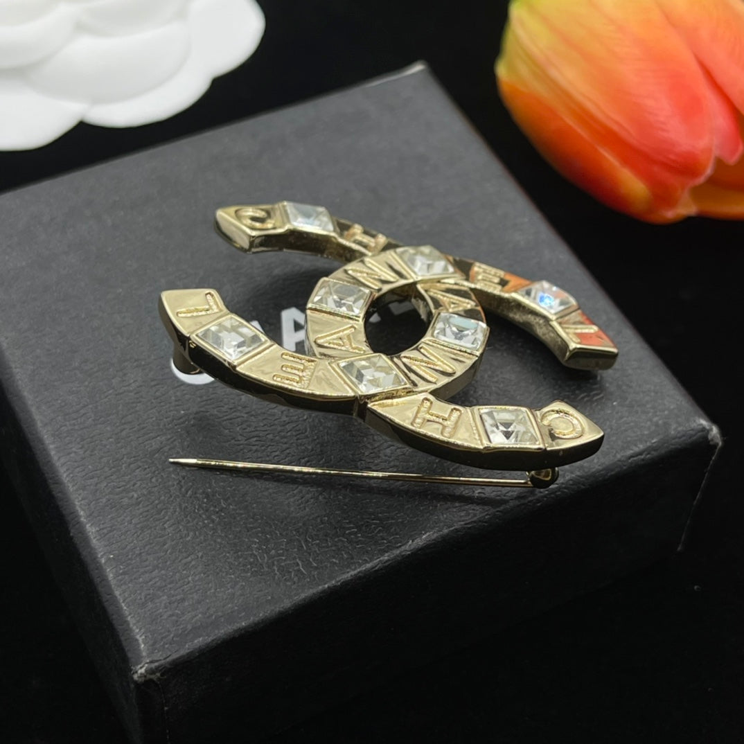 Chanel style brooches - product photo 4
