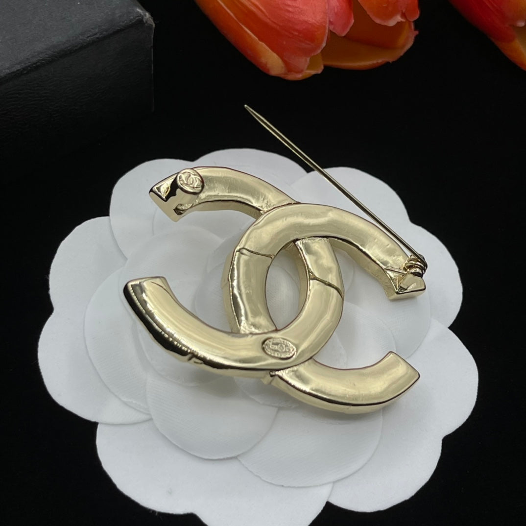 Chanel style brooches - product photo 5