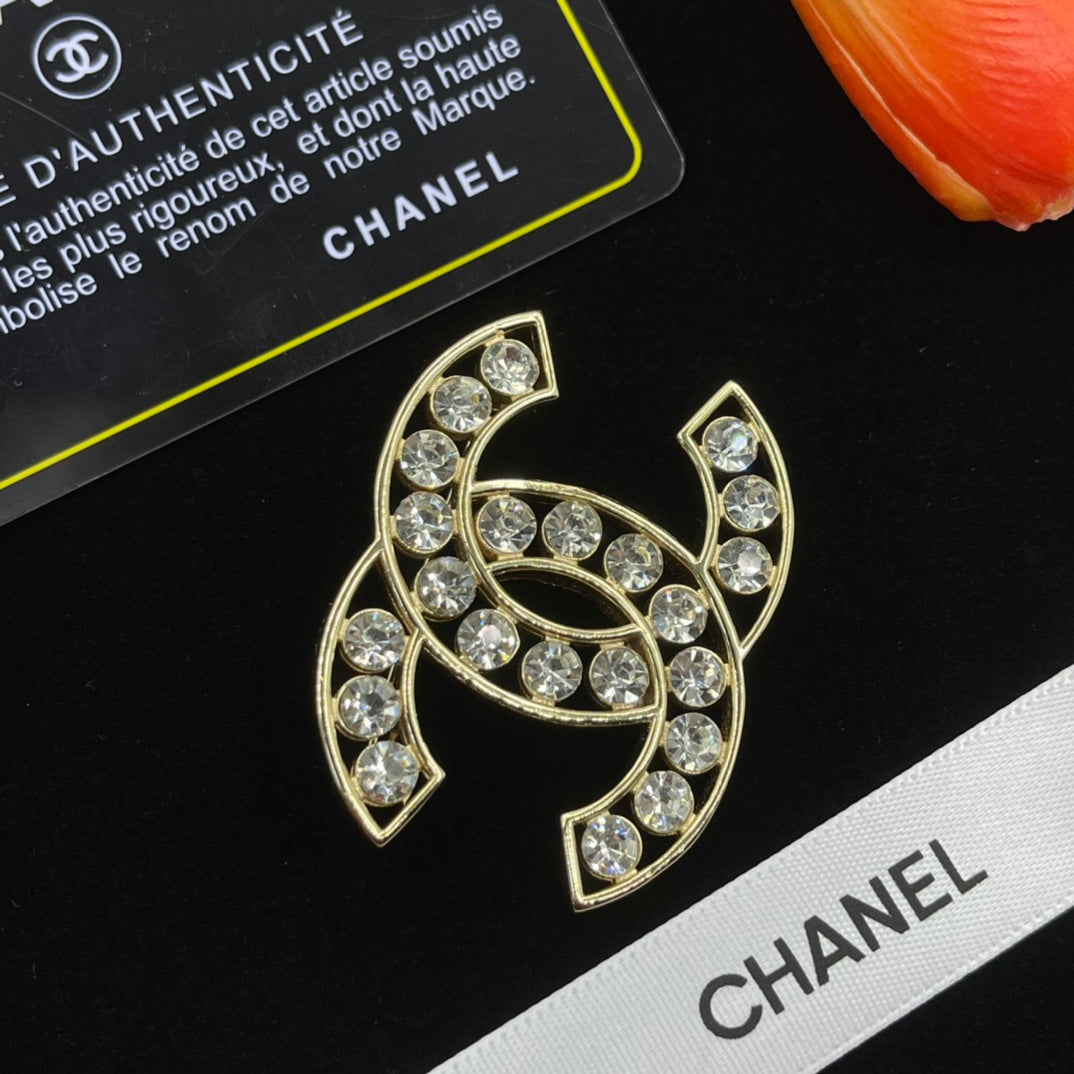 Chanel style brooches - product photo 3