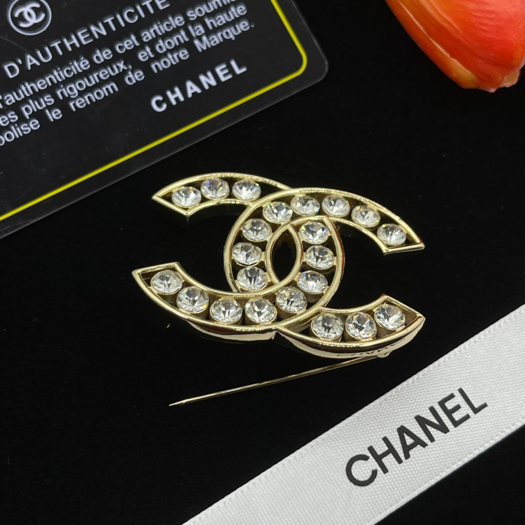 Chanel style brooches - product photo 4
