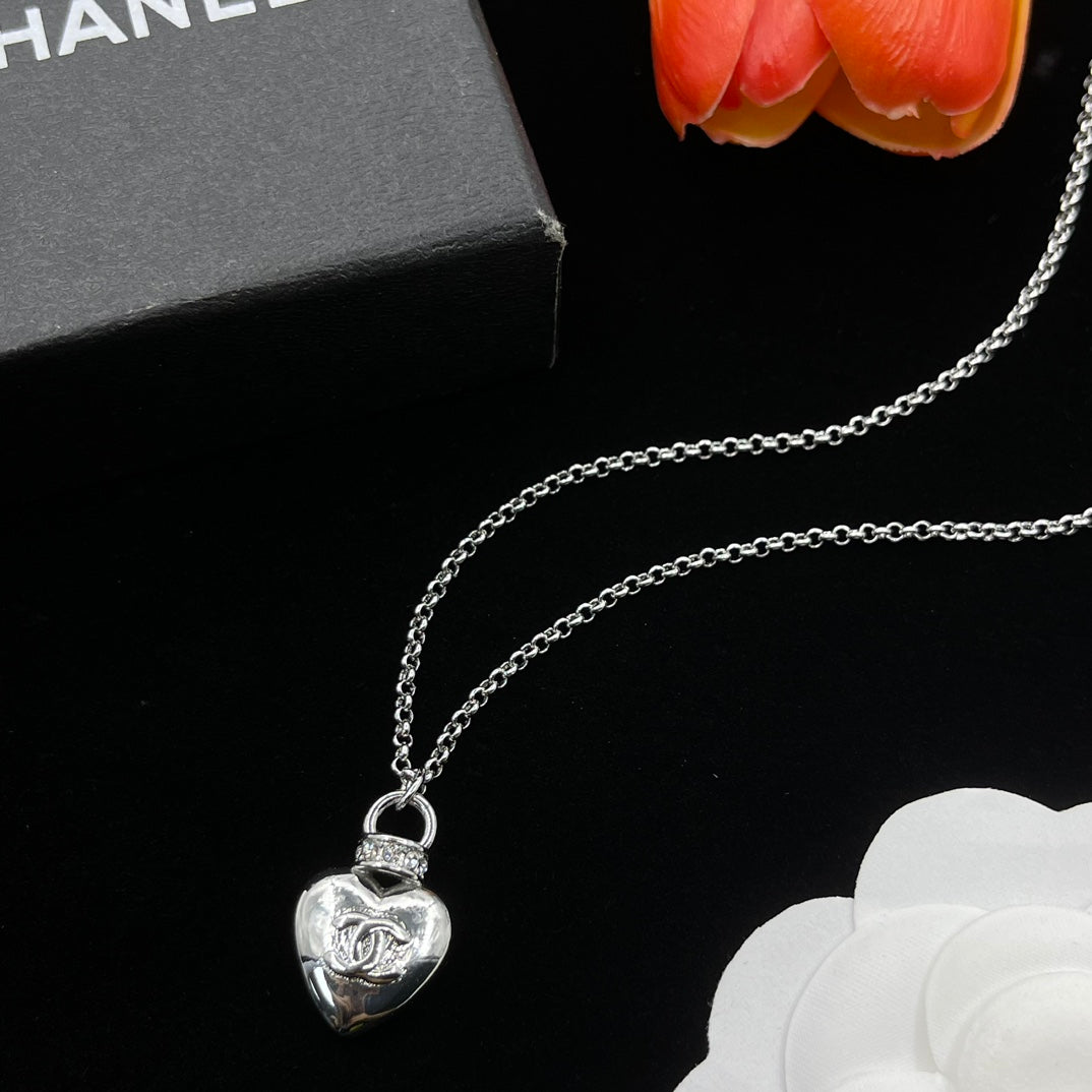 Chanel style necklaces - product photo 3