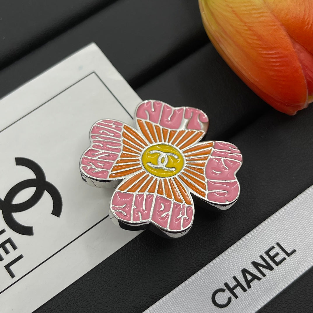 Chanel style brooches - product photo 3