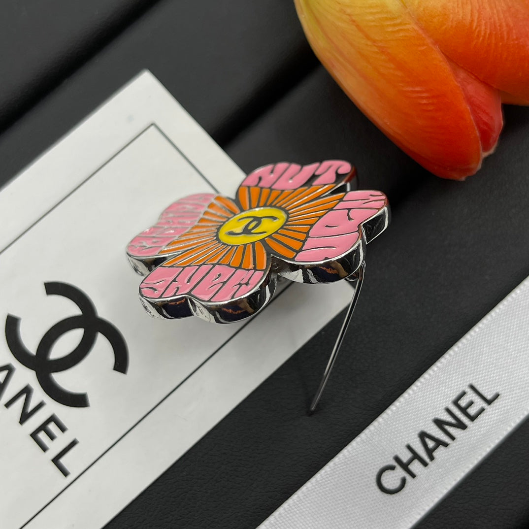 Chanel style brooches - product photo 4