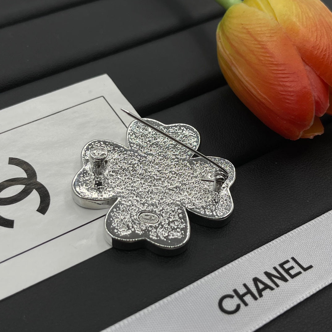 Chanel style brooches - product photo 5