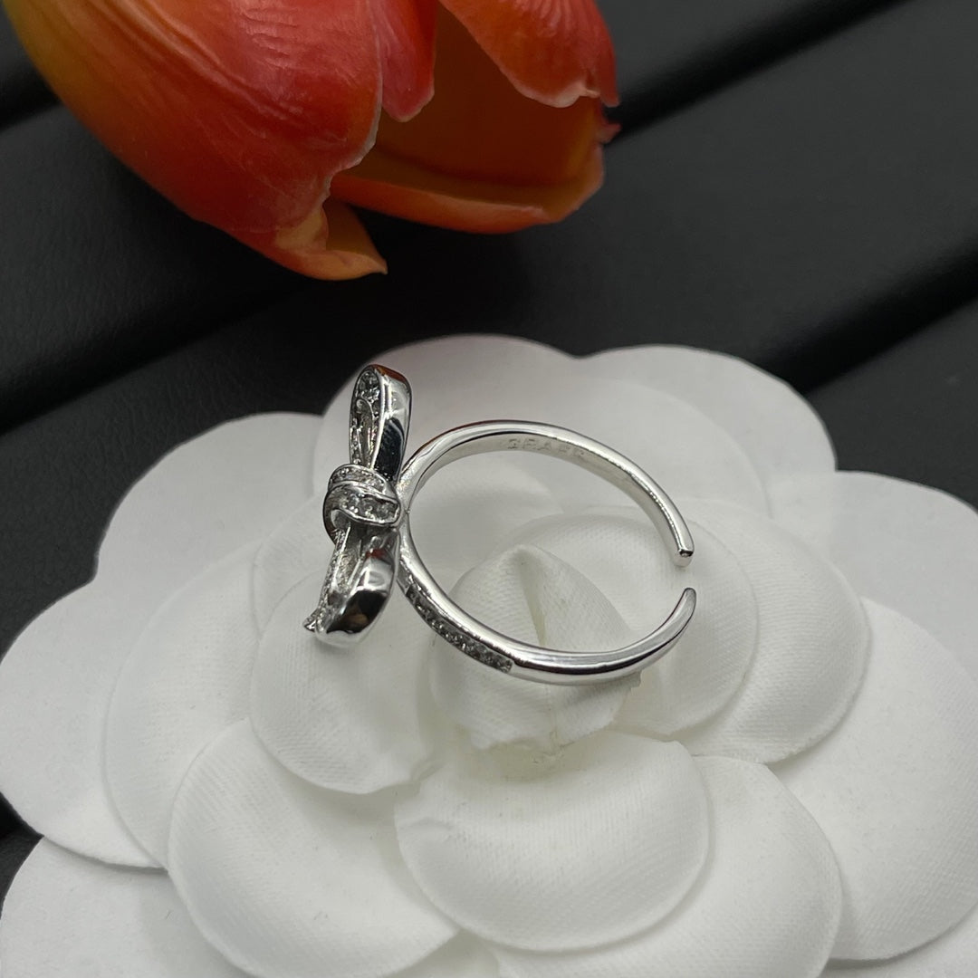 Graff Crystal Bow ring in Silver Tone, detail view 20