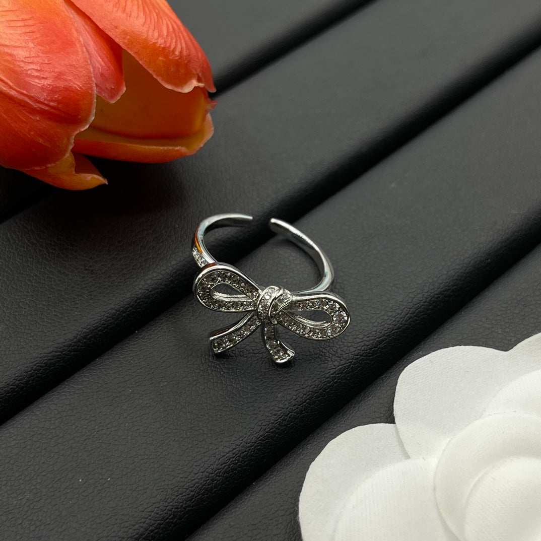 Graff Crystal Bow ring in Silver Tone, detail view 17