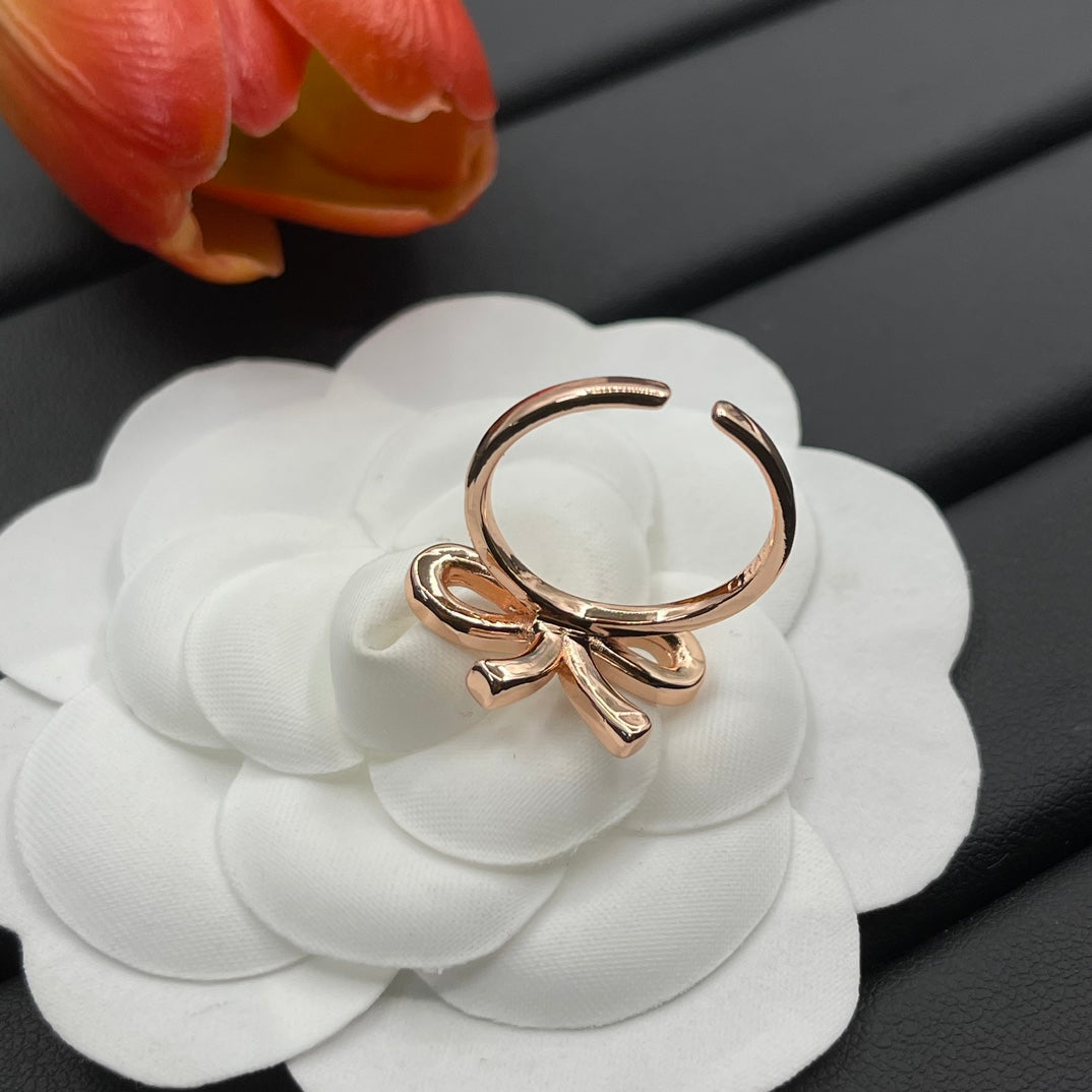 Graff Crystal Bow ring in Rose Gold Tone, detail view 12