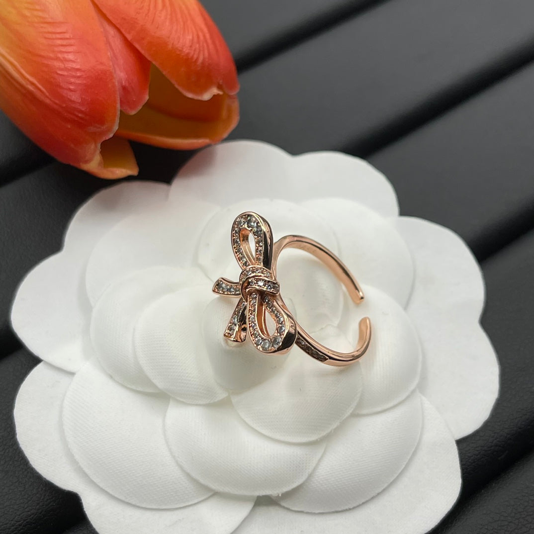 Graff Crystal Bow ring in Rose Gold Tone, detail view 11