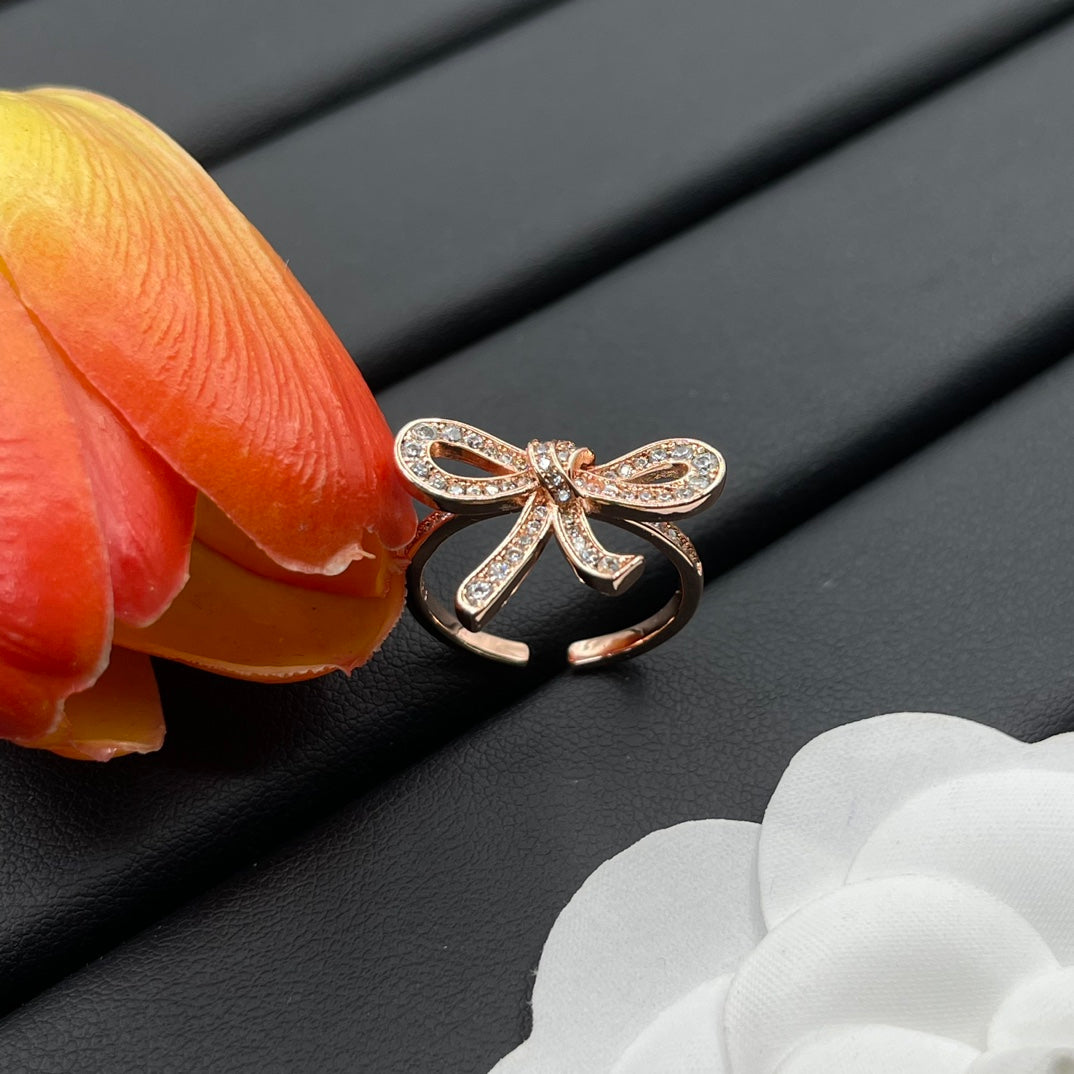 Graff Crystal Bow ring in Rose Gold Tone, detail view 10