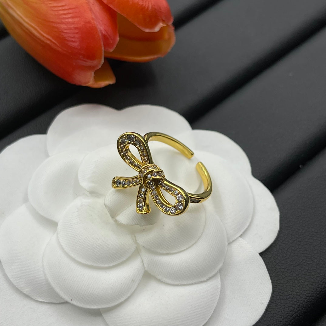 Graff Crystal Bow ring in Gold Tone, detail view 4