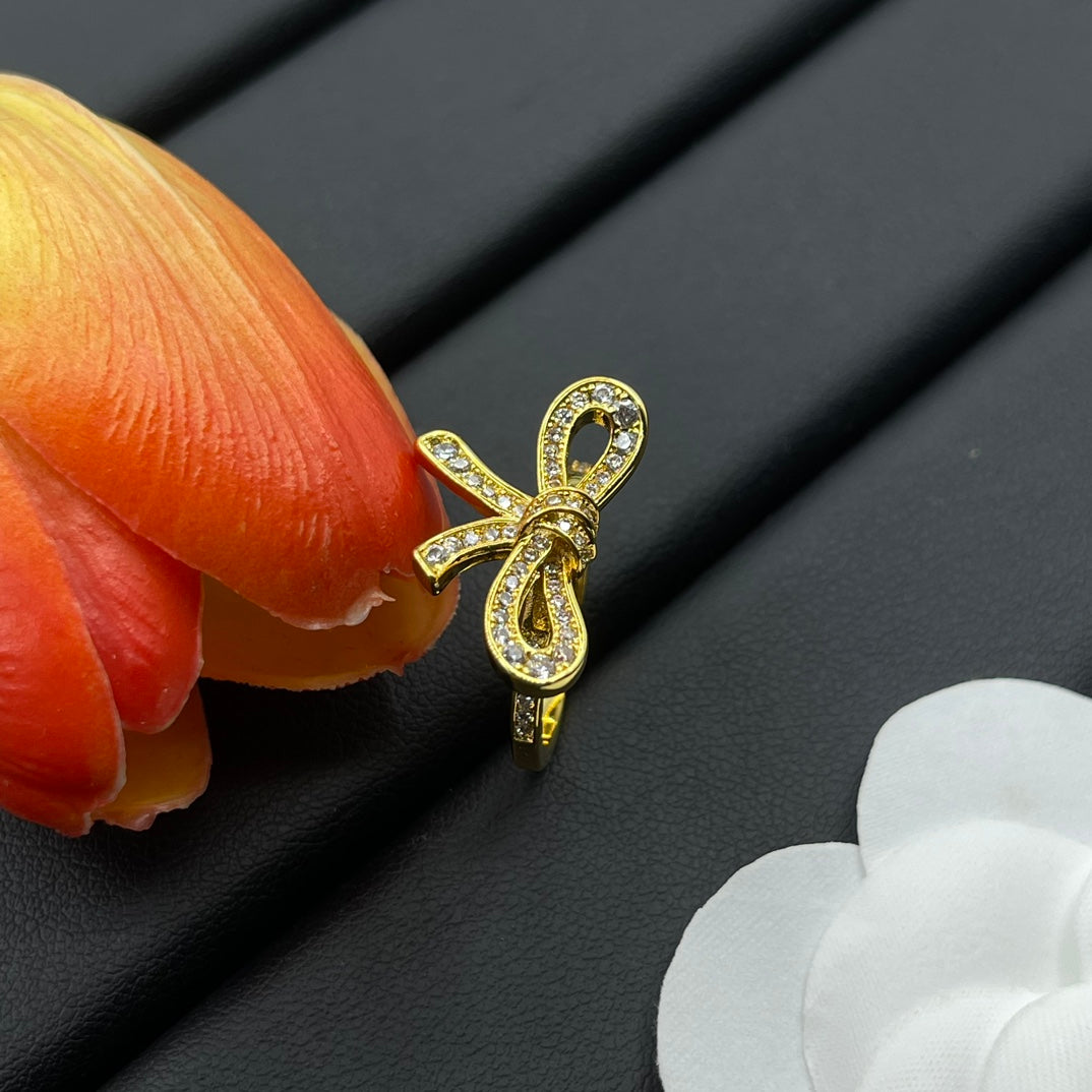 Graff Crystal Bow ring in Gold Tone, detail view 3