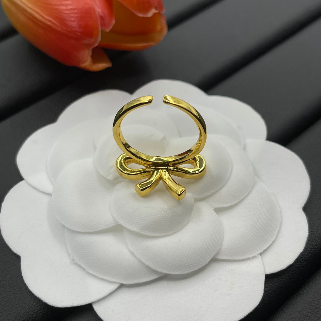 Graff Crystal Bow ring in Gold Tone, detail view 5