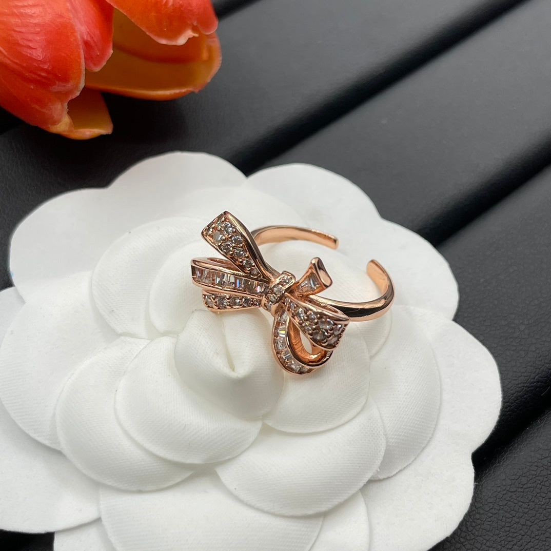 Graff Double Butterfly ring in Rose Gold Tone, detail view 11