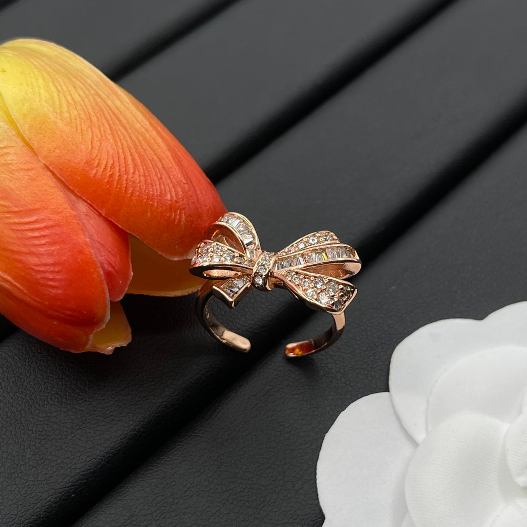 Graff Double Butterfly ring in Rose Gold Tone, detail view 10
