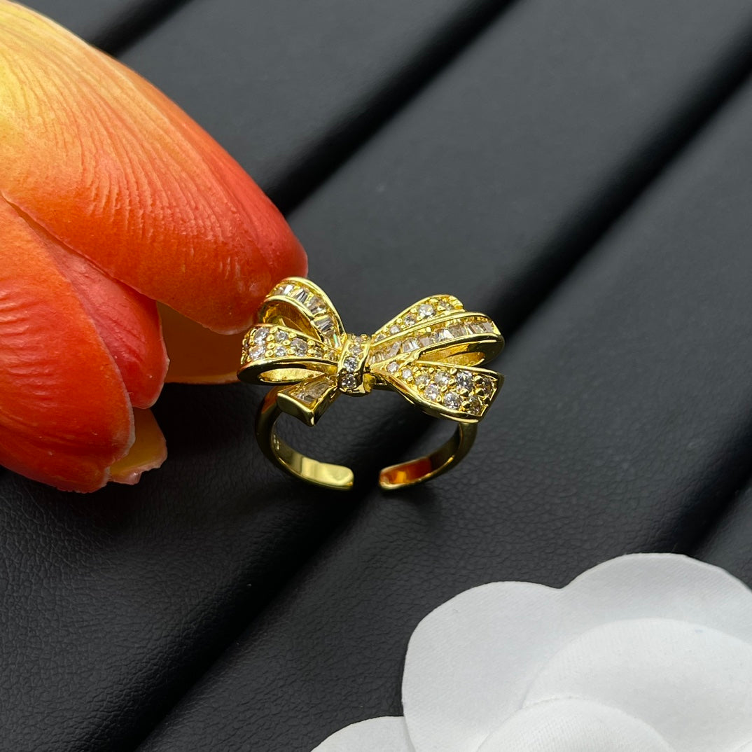 Graff Double Butterfly ring in Gold Tone, detail view 3