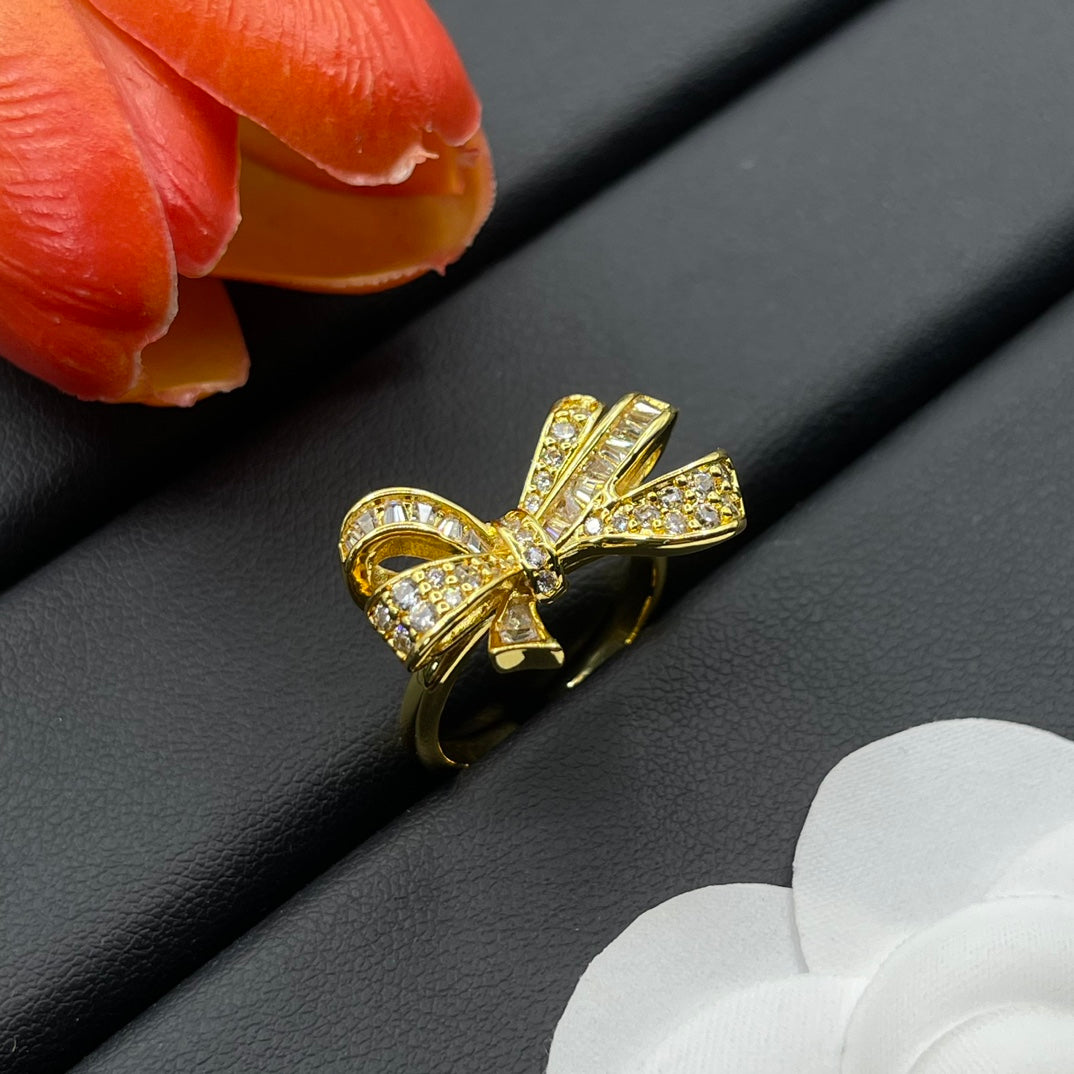 Graff Double Butterfly ring in Gold Tone, detail view 2