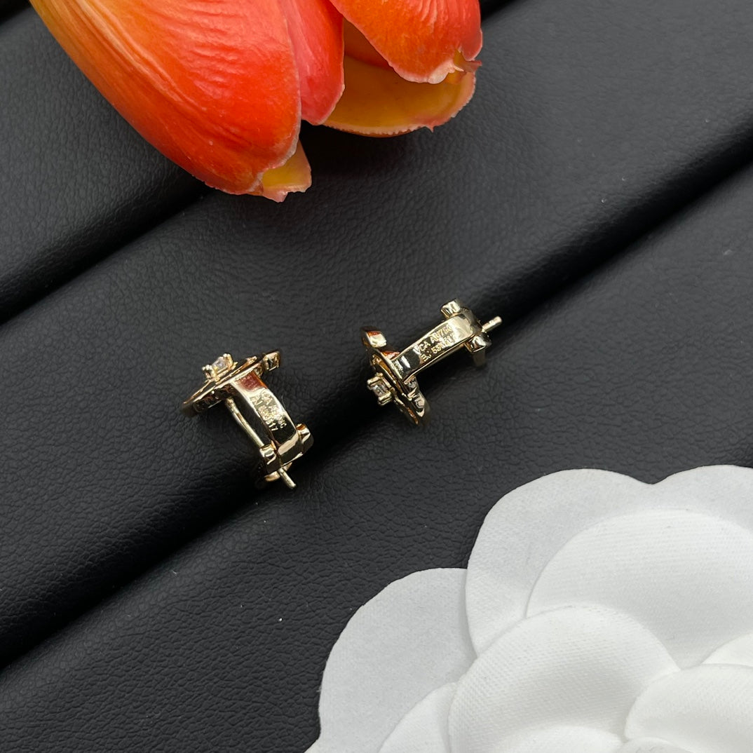 Graff Rose Bloom Stud earrings in Two-Tone, detail view 6