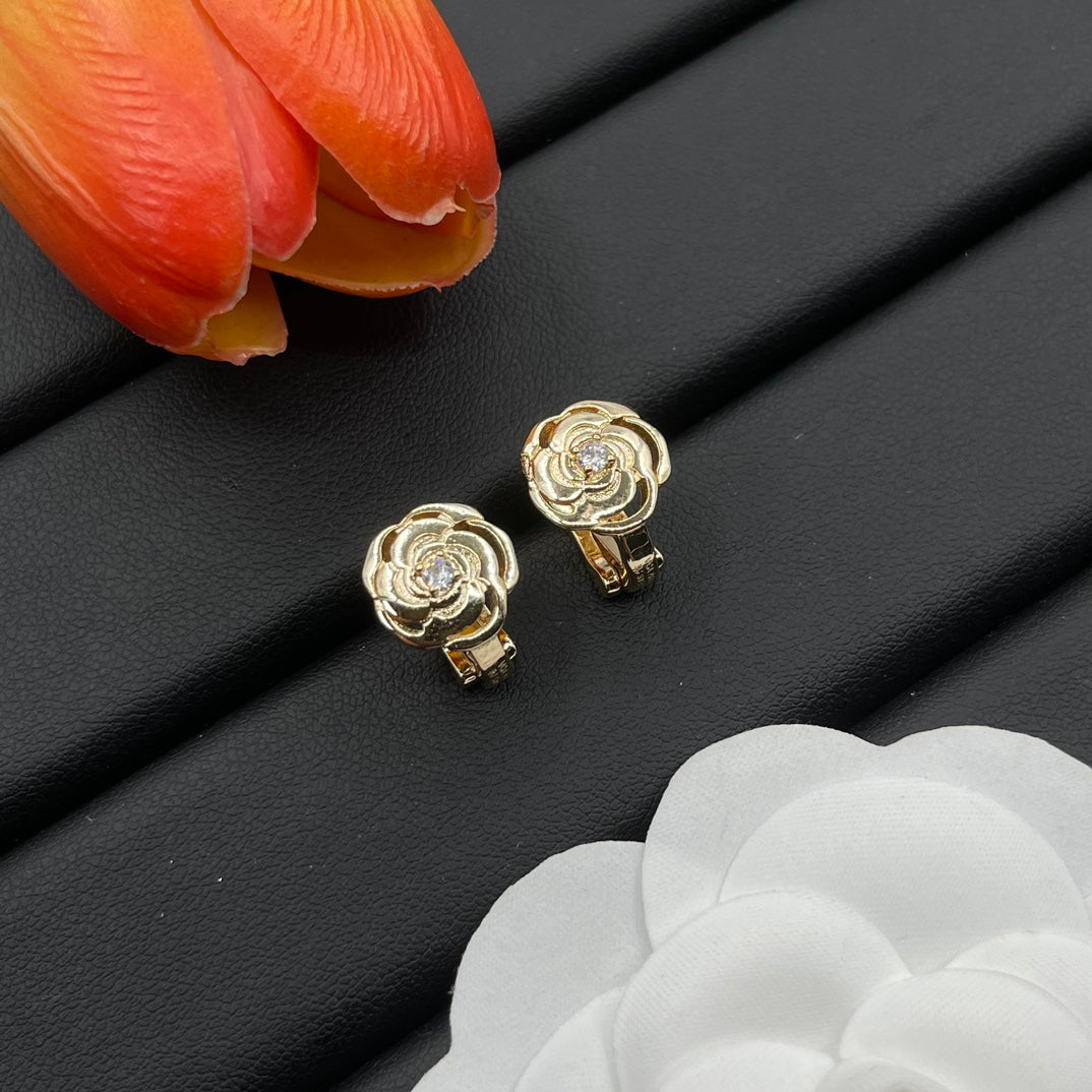 Graff Rose Bloom Stud earrings in Two-Tone, detail view 2