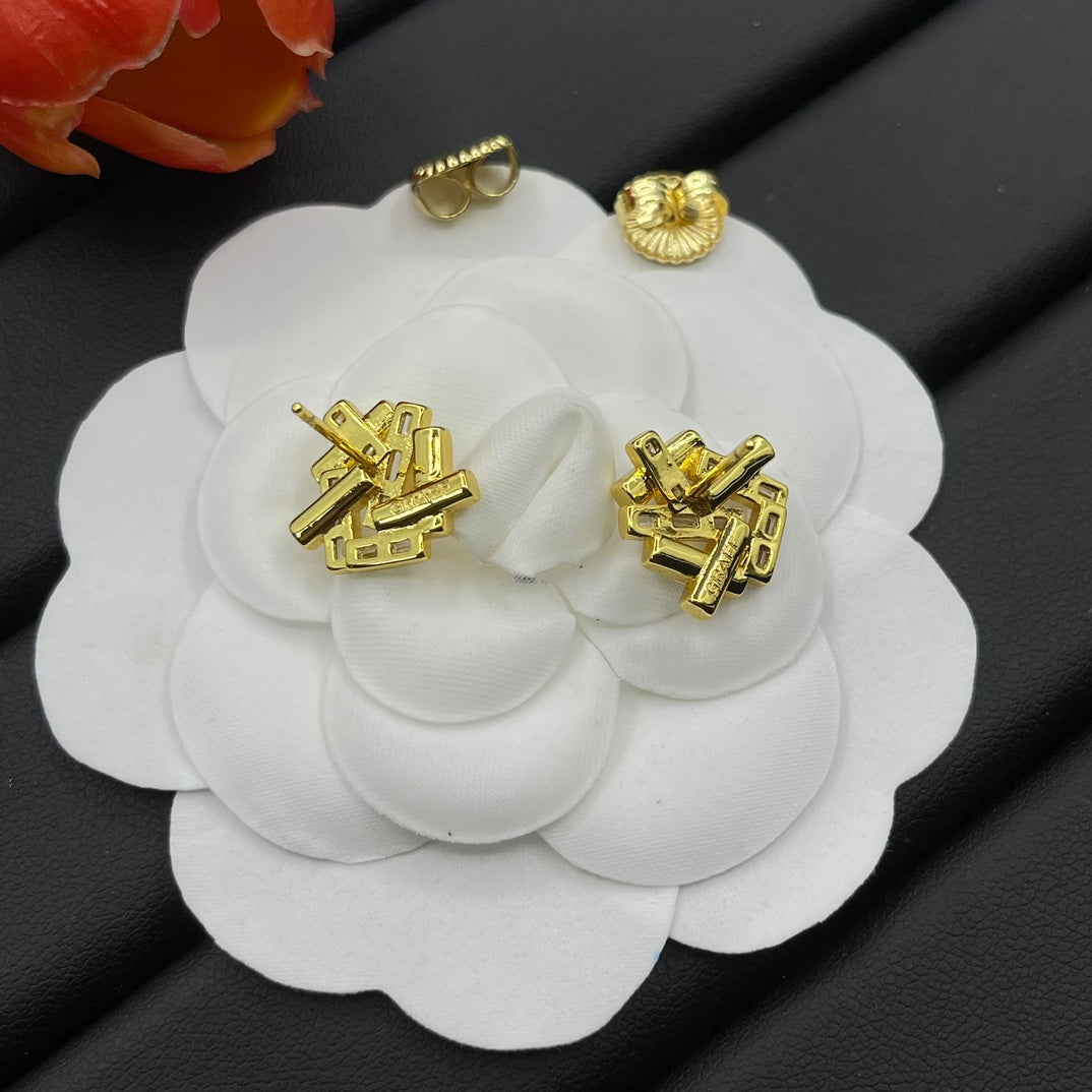 Graff Geometric Cluster Stud earrings in Gold Tone, detail view 20