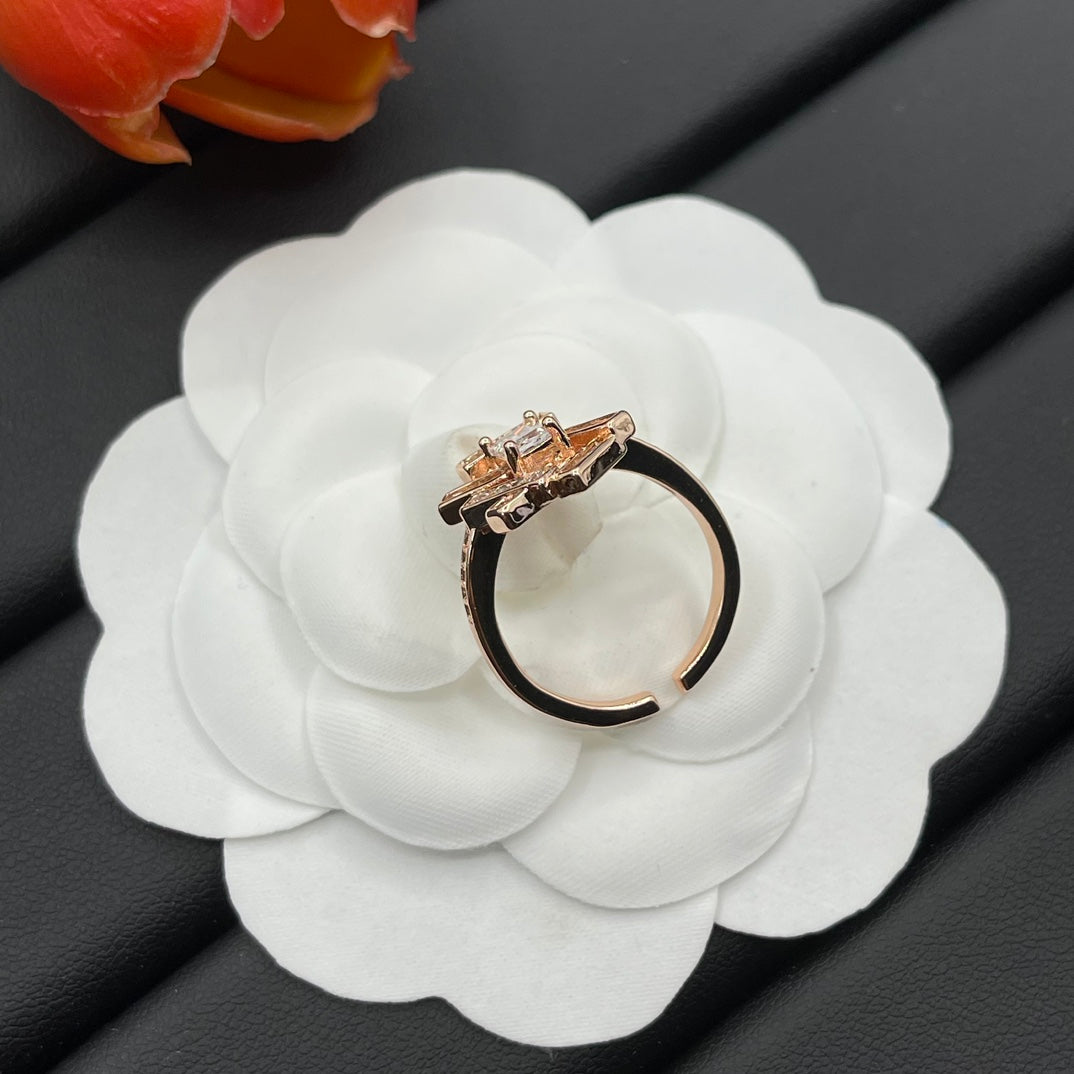Graff Crown Cluster ring in Rose Gold Tone, detail view 11
