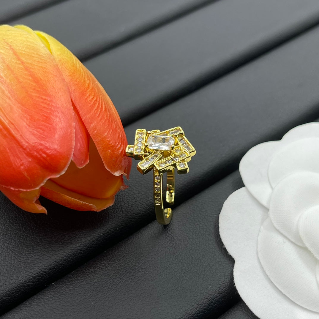 Graff Crown Cluster ring in Gold Tone, detail view 3