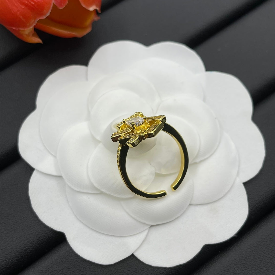 Graff Crown Cluster ring in Gold Tone, detail view 4
