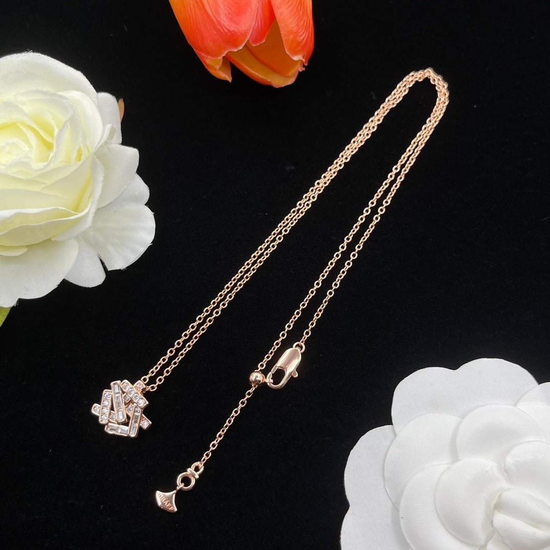 Graff Four-Petal Flower Pendant necklace in Rose Gold Tone, detail view 4