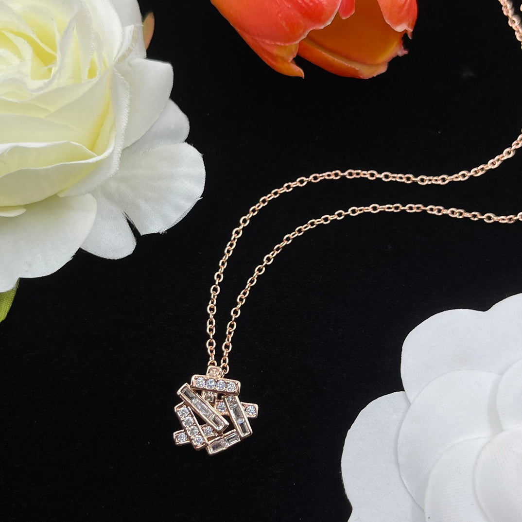 Graff Four-Petal Flower Pendant necklace in Rose Gold Tone, detail view 3