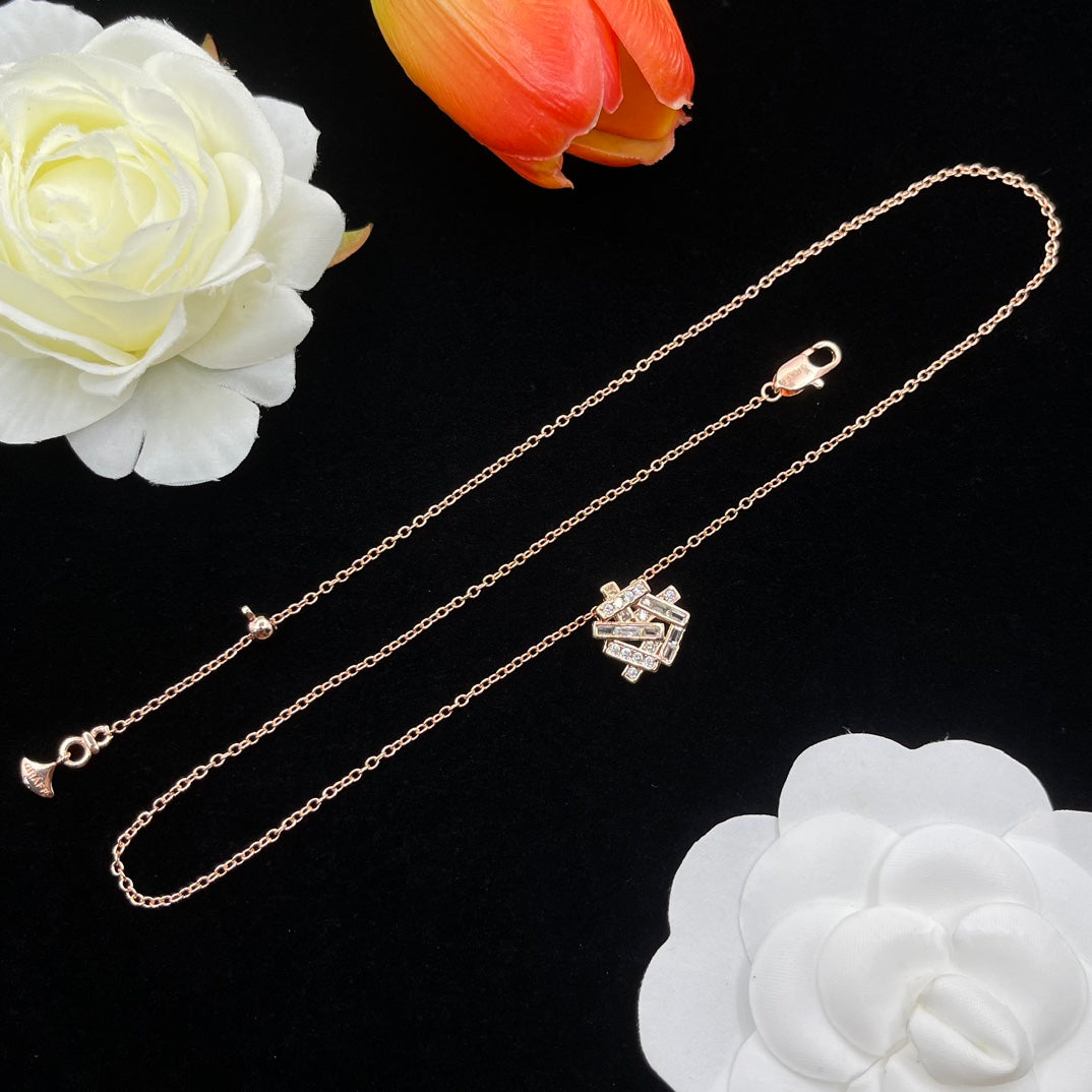 Graff Four-Petal Flower Pendant necklace in Rose Gold Tone, detail view 5
