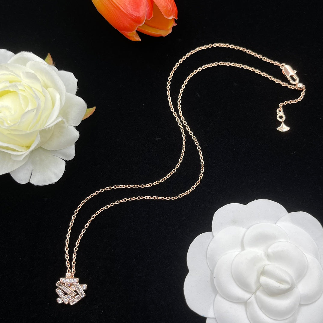 Graff Four-Petal Flower Pendant necklace in Rose Gold Tone, detail view 2