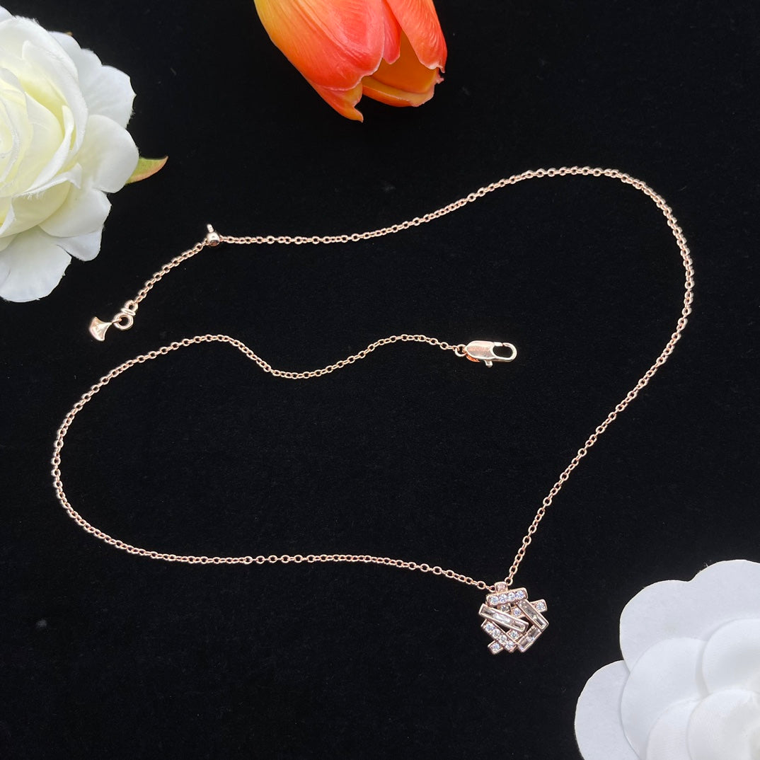 Graff Four-Petal Flower Pendant necklace in Rose Gold Tone, main view