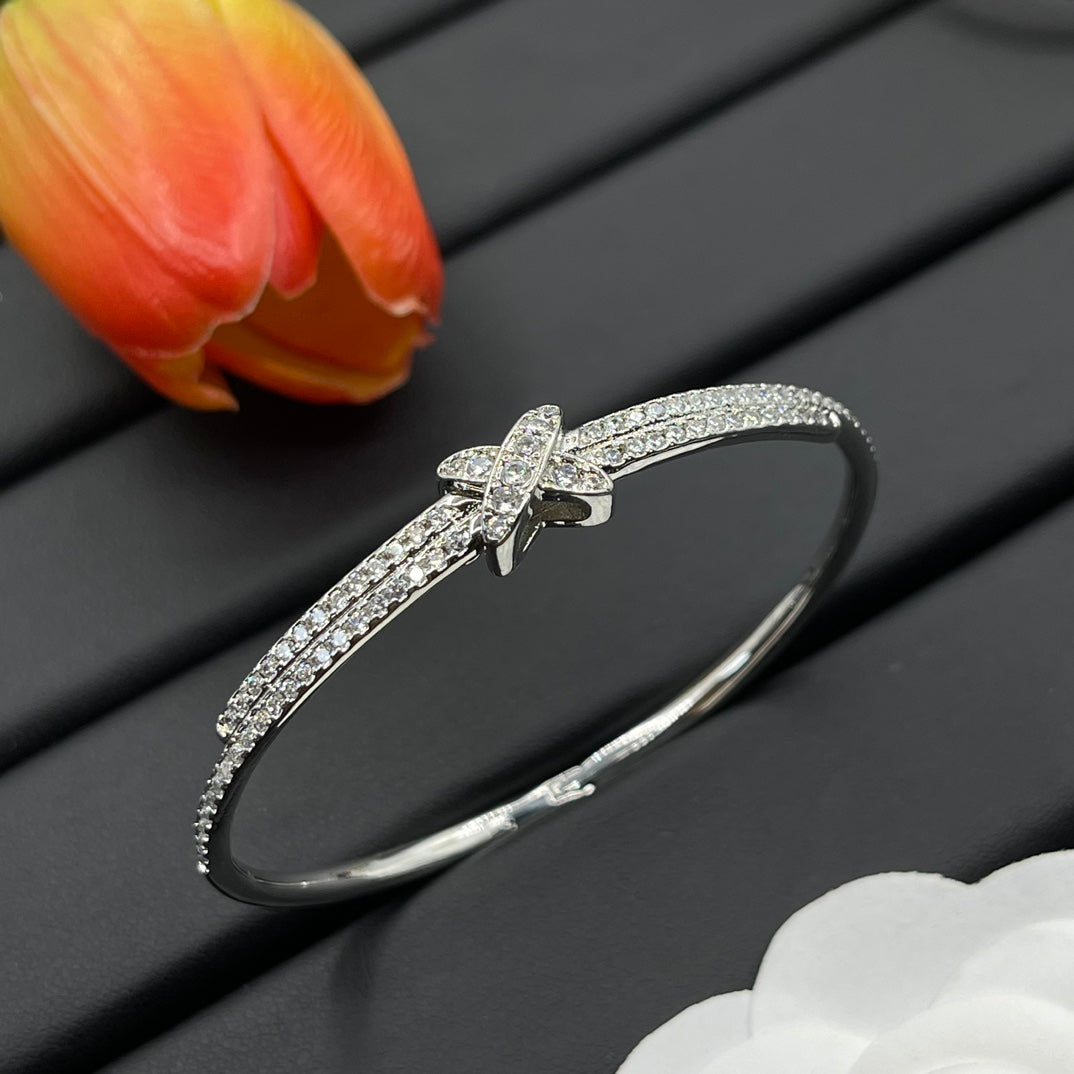 Chaumet full pave bow bangle bracelet in Silver Tone, detail view 9
