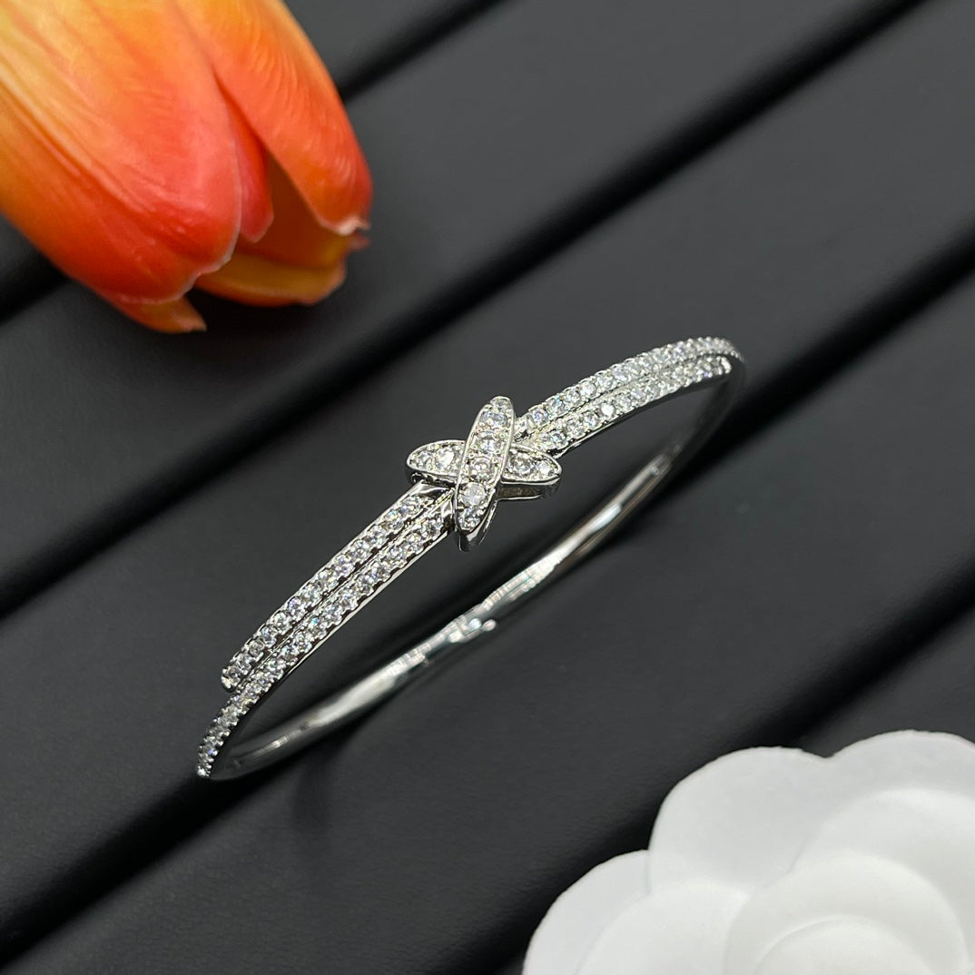 Chaumet full pave bow bangle bracelet in Silver Tone, detail view 8