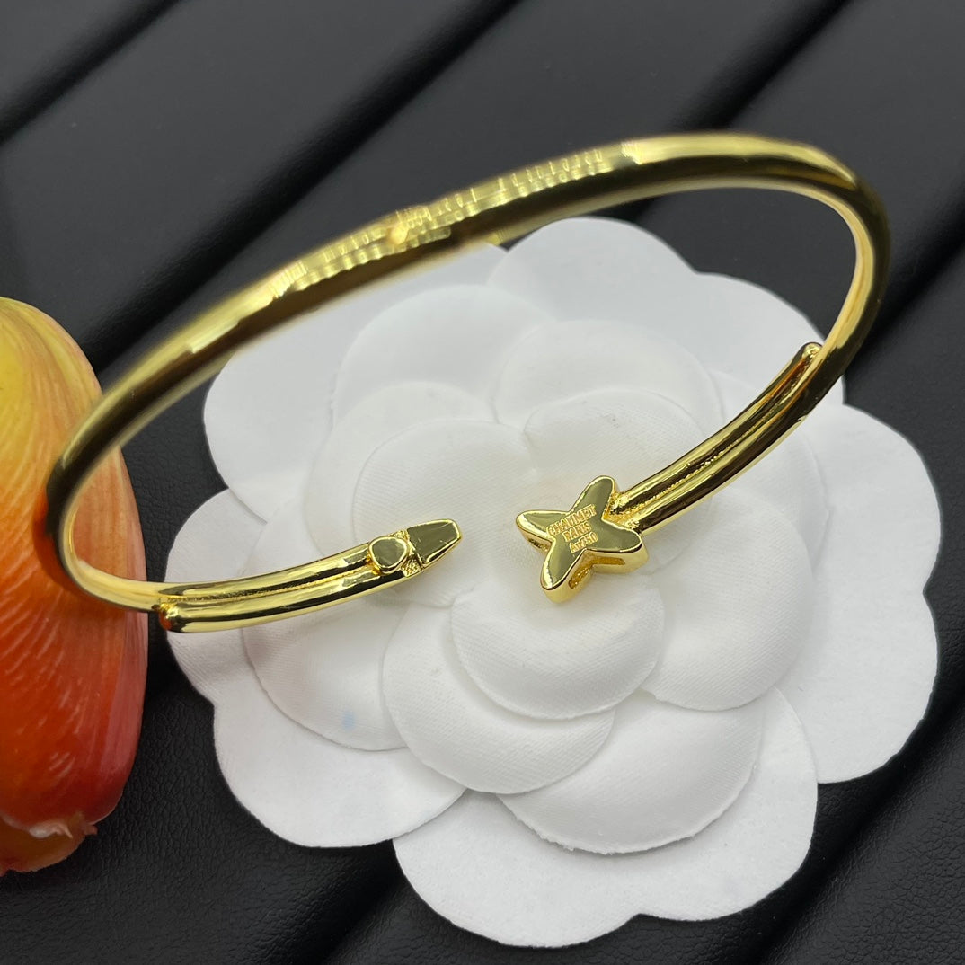 Chaumet full pave bow bangle bracelet in Gold Tone, detail view 6