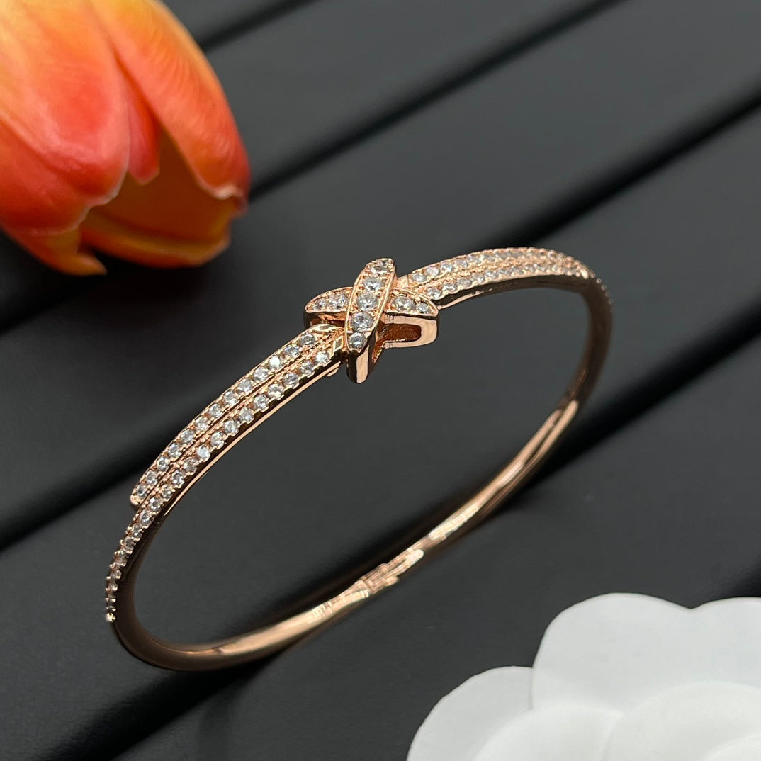 Chaumet full pave bow bangle bracelet in Rose Gold Tone, detail view 16