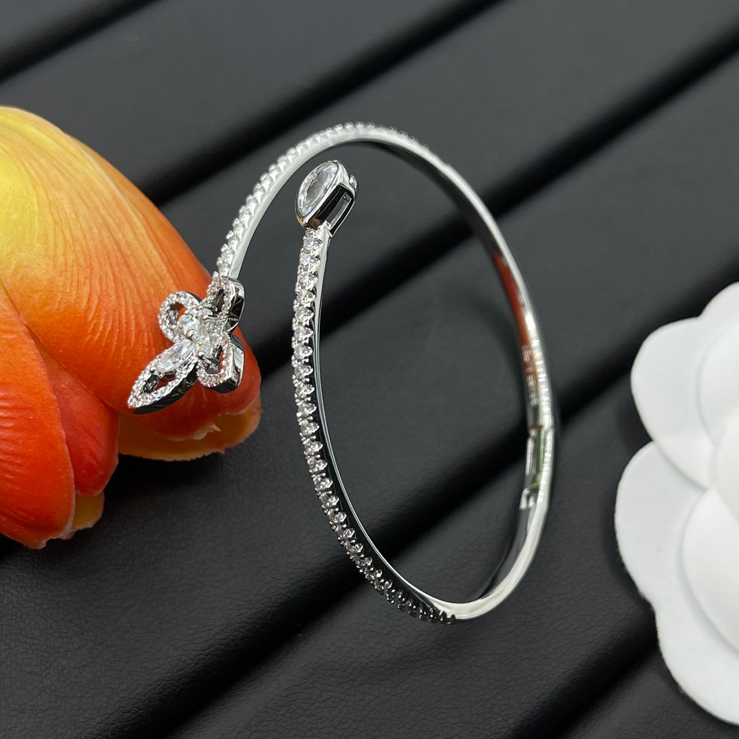 Graff Butterfly Open bracelet in Silver Tone, detail view 17
