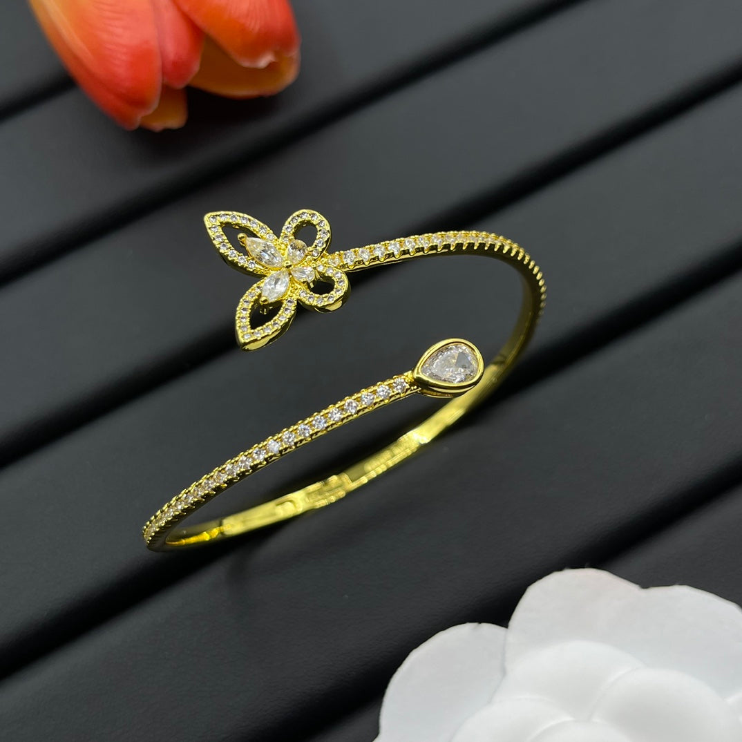 Graff Butterfly Open bracelet in Gold Tone, detail view 8