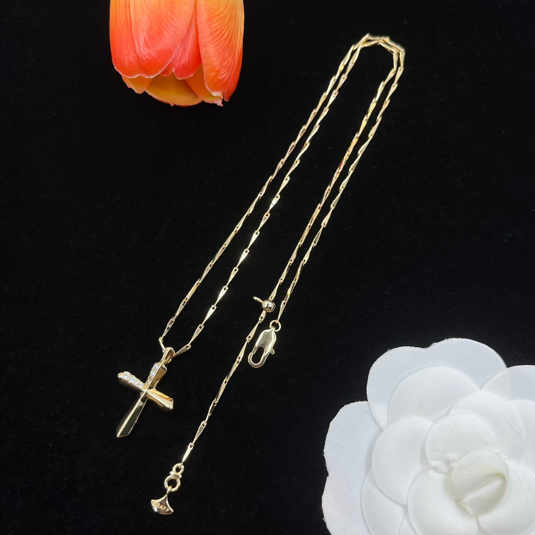 Graff Cross Pendant necklace in Rose Gold Tone, detail view 3