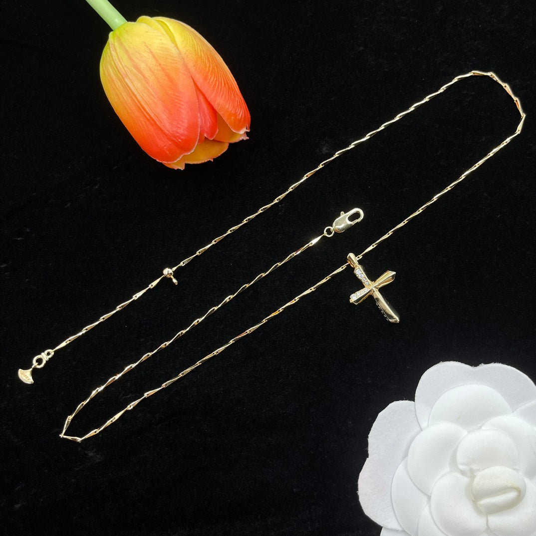 Graff Cross Pendant necklace in Rose Gold Tone, detail view 5