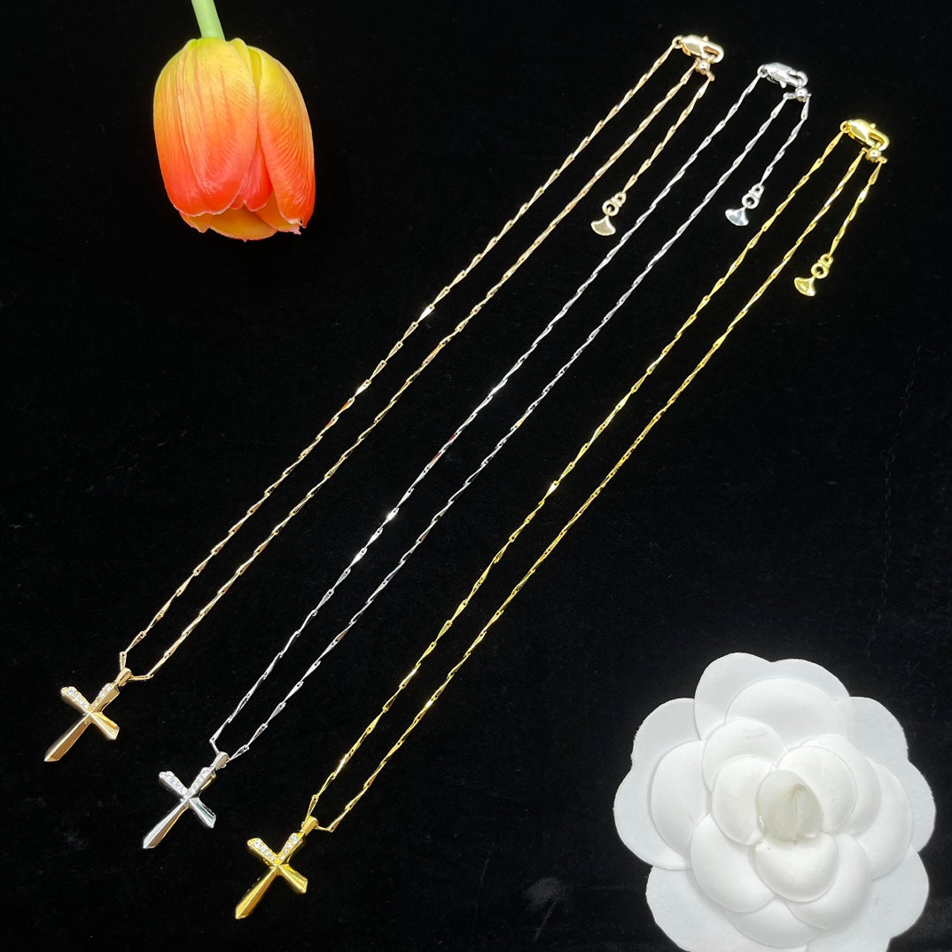 Graff Cross Pendant necklace in Rose Gold Tone, detail view 7