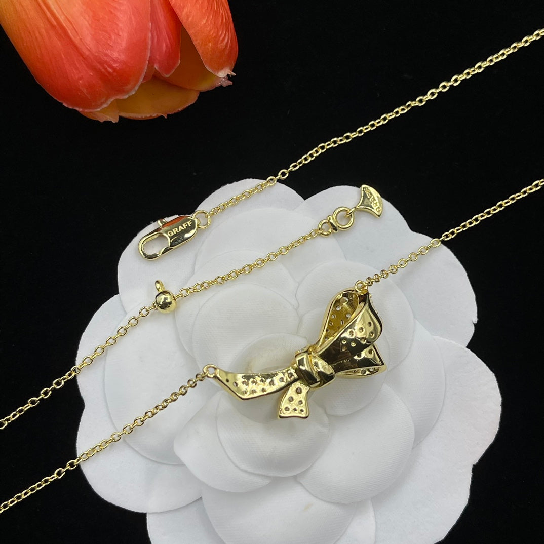 Graff Crystal Flower Pendant necklace in Silver Tone, detail view 6