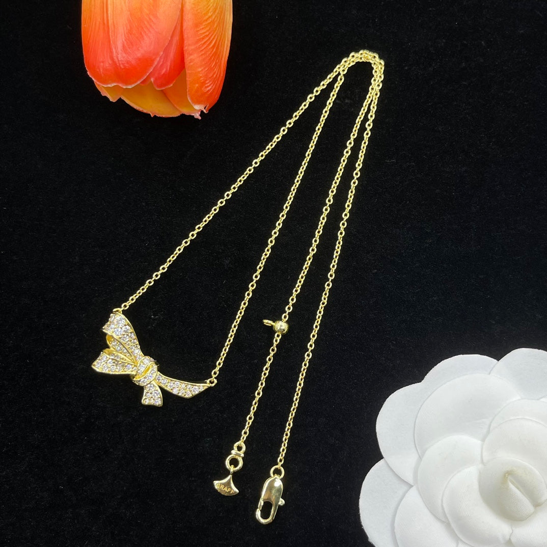 Graff Crystal Flower Pendant necklace in Silver Tone, detail view 2