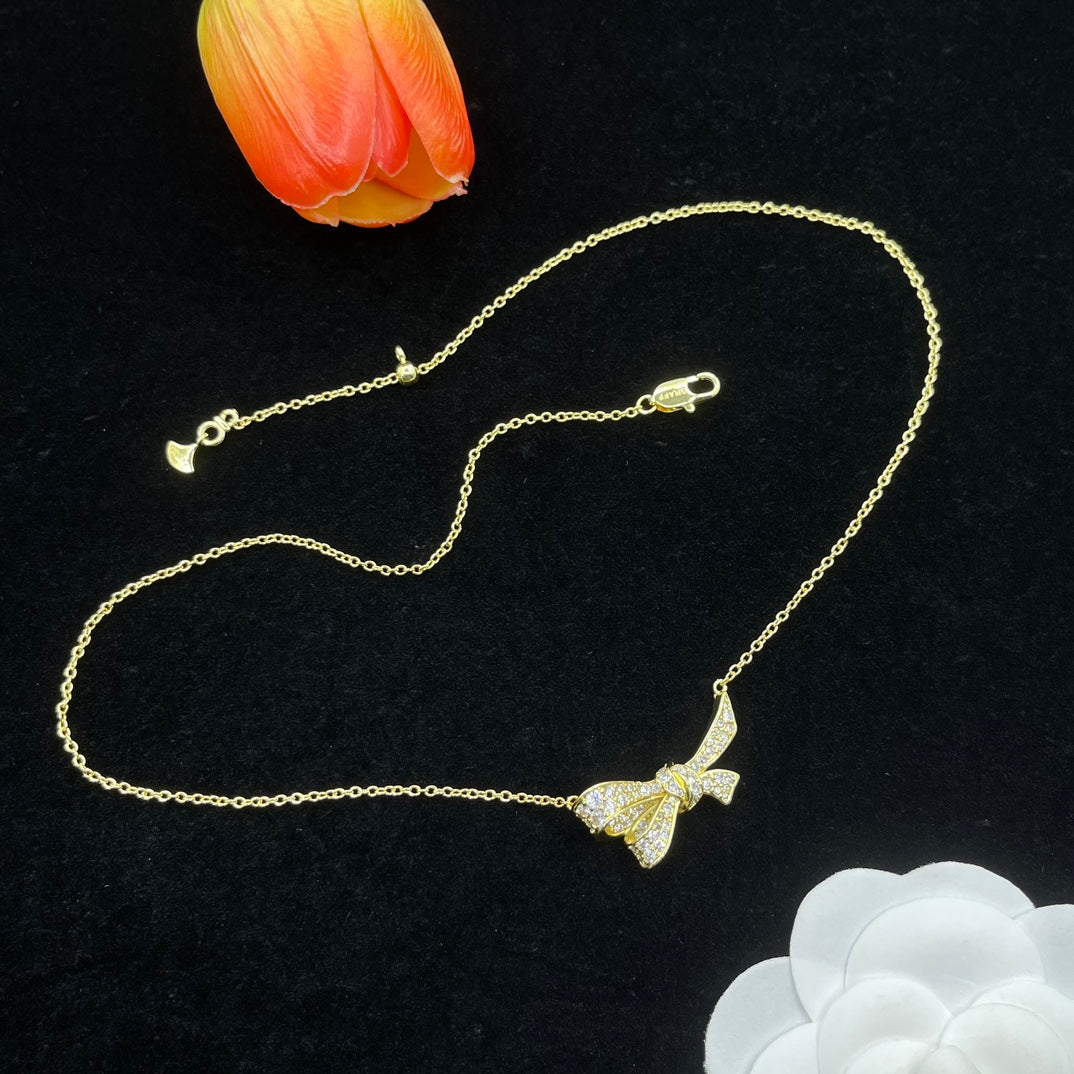 Graff Crystal Flower Pendant necklace in Silver Tone, detail view 4